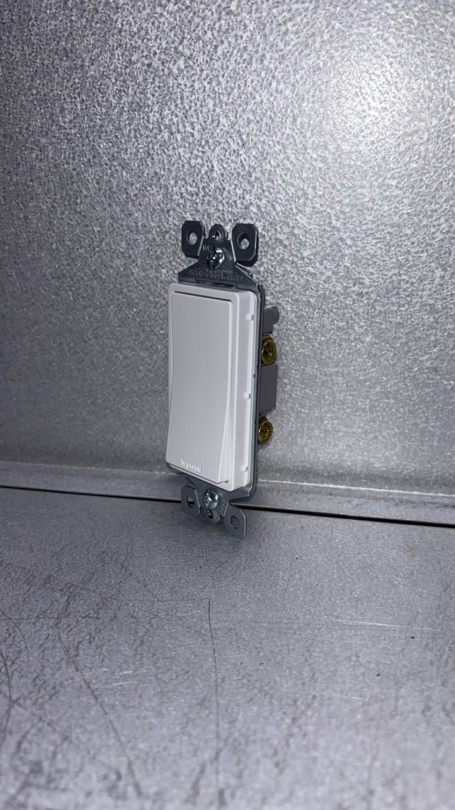 LIGHT SWITCH – Legrand TM870W Single-Pole Switch 15A 120/277V White