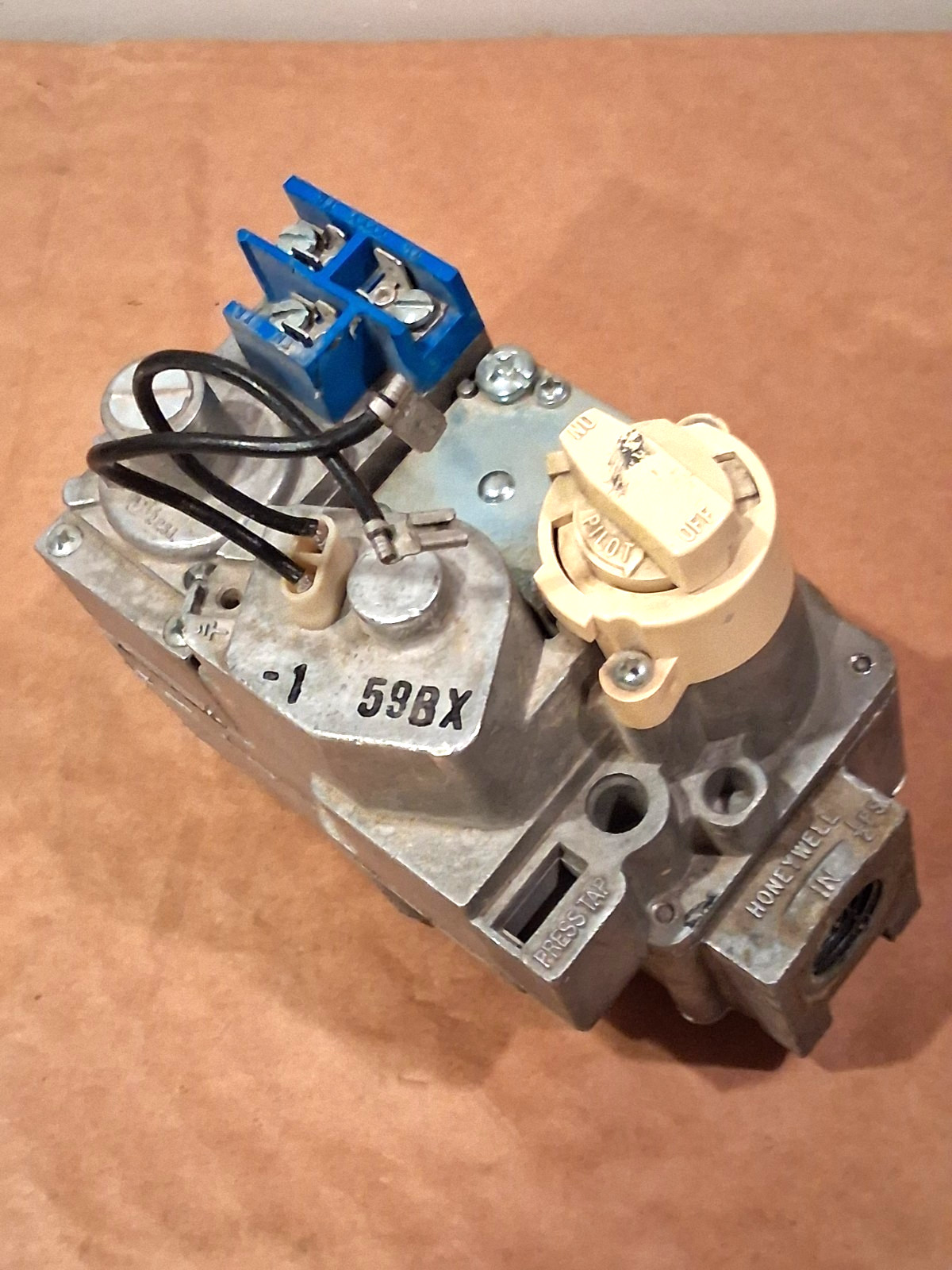 Honeywell Gas Furnace Valve VR800A 1285 / VR800A1285 / HQ607881HW
