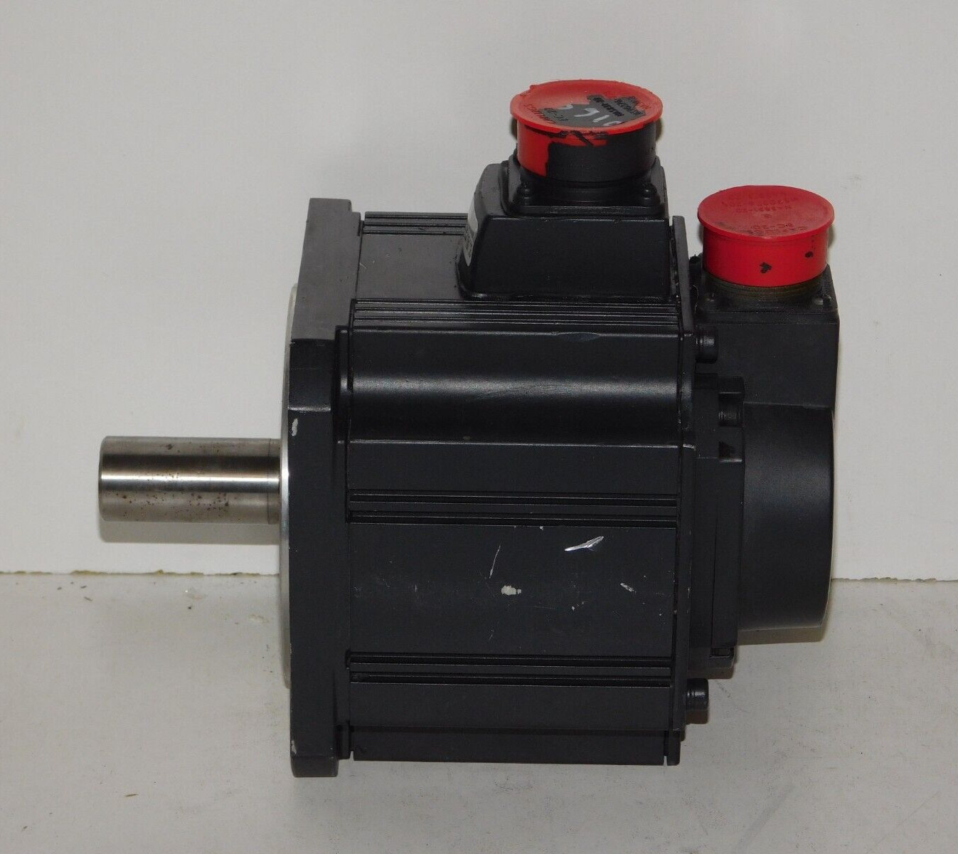 New Mitsubishi HC-SFS1024K AC Servo Motor 3AC 243V 2.6A 2000RPM with Encoder