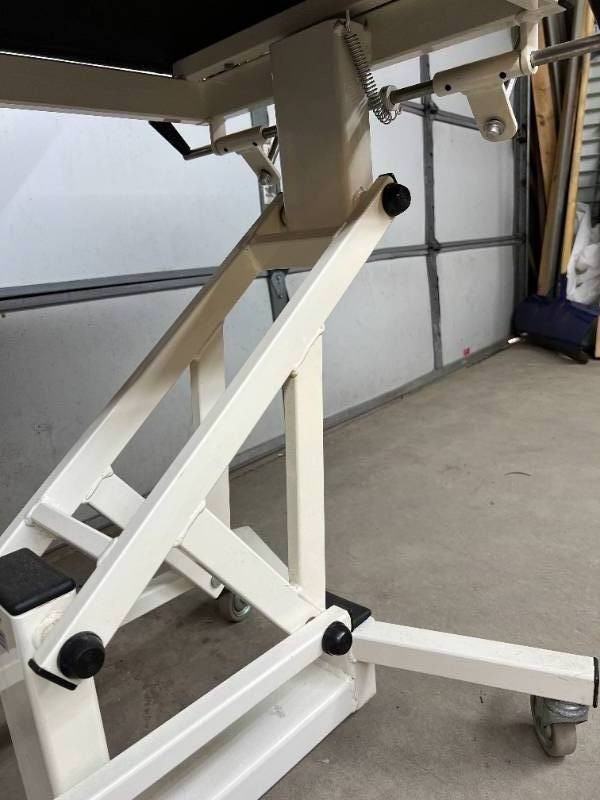 Dynatronics 970 Series Electric Treatment Table – 3‑Section | Chiro| USA‑Made