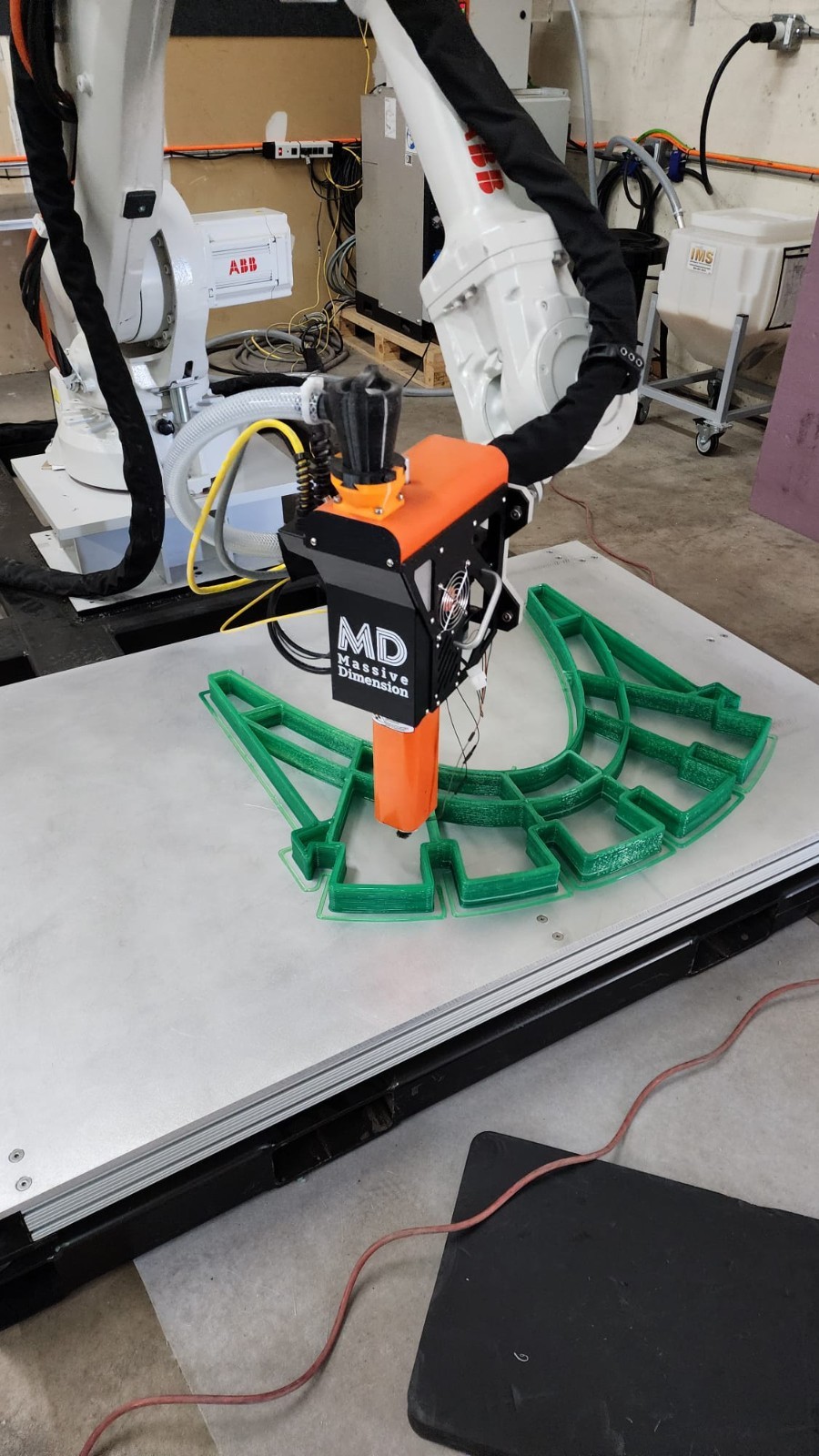 Industrial LFAM 3d printer Massive Dimension MDPE-10 / ABB 4600, 3’x5′ print bed