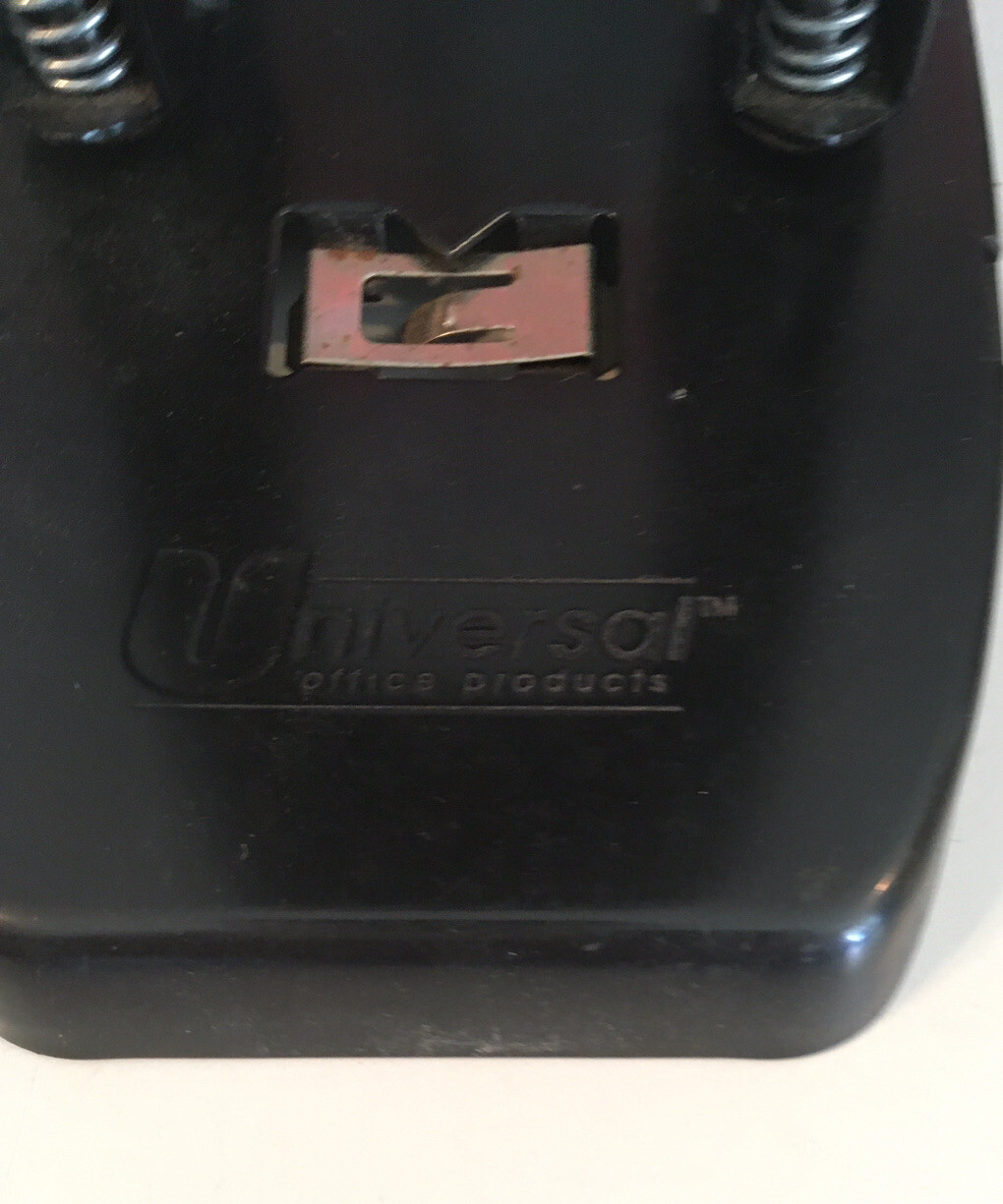*PRE-OWNED* UNIVERSAL-VINTAGE-TWO HOLE PAPER PUNCH-FREE SHIPPING*