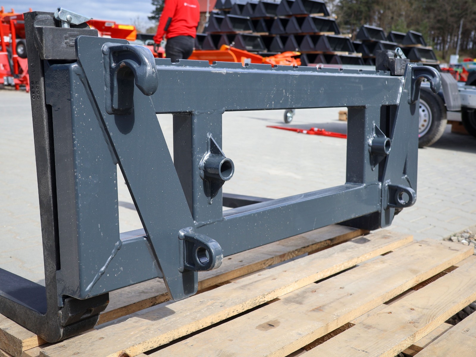 Pallet Fork Euro Mount with Fork Carrier Front Loader 2000 KG Loading Capacity