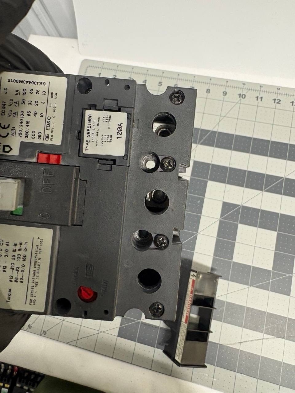 GE SELA36AT0100 Spectra RMS 100A 600V 3 Pole Breaker W/ SRPE100A Plug & Alarm