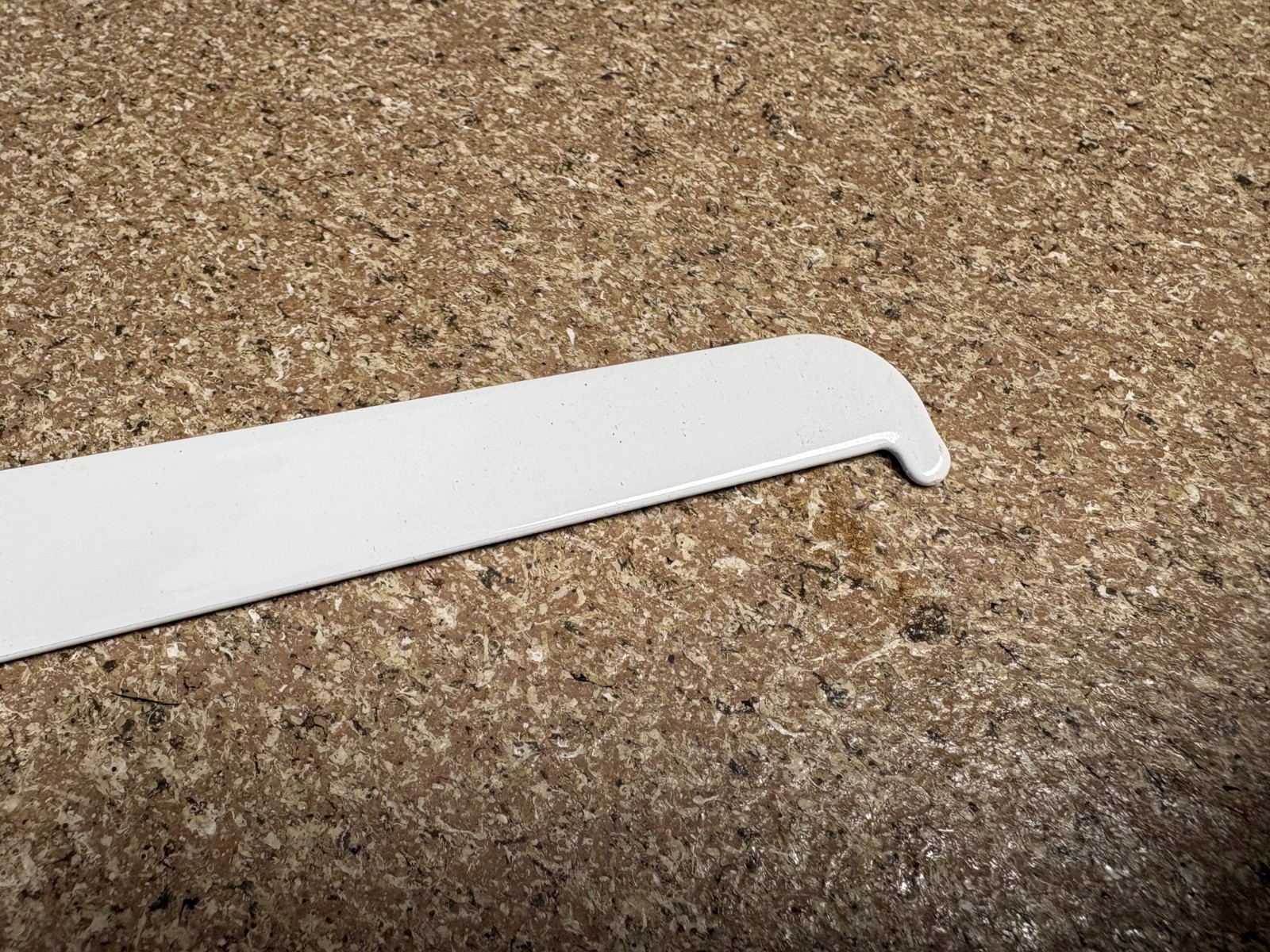 Rubbermaid 12″ Shelf Bracket White Unitrk Brkt FG4C0203WHI Choose Quantity