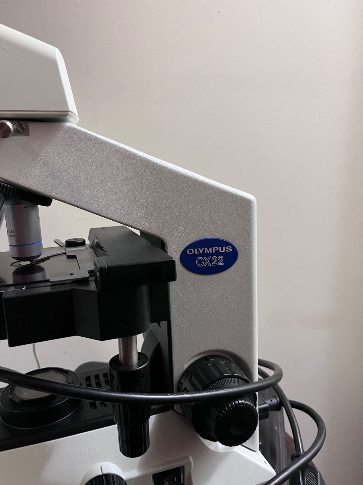Olympus CX22RFS1 Laboratory Microscope With 4x, 10x, 40x, 100x Objectives