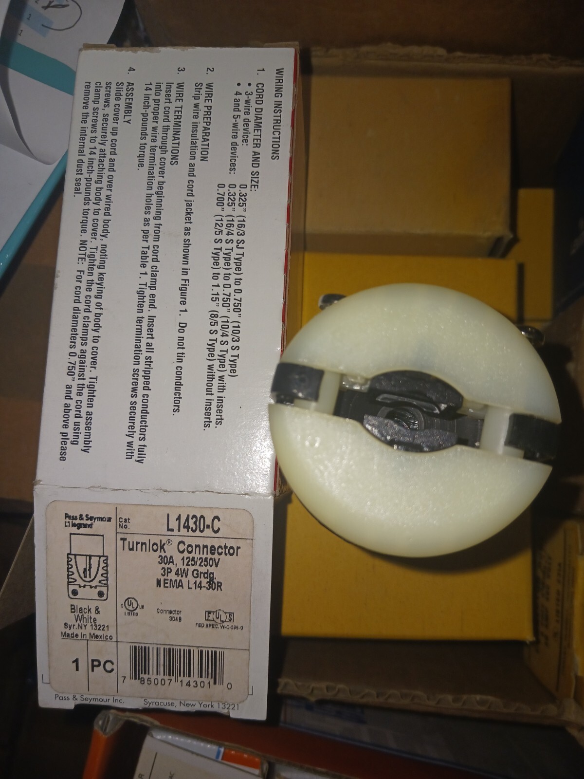 Pass and Seymour Legrand L1430-C Turnlok Connector 30A 125/250V 3P 4W Grdg