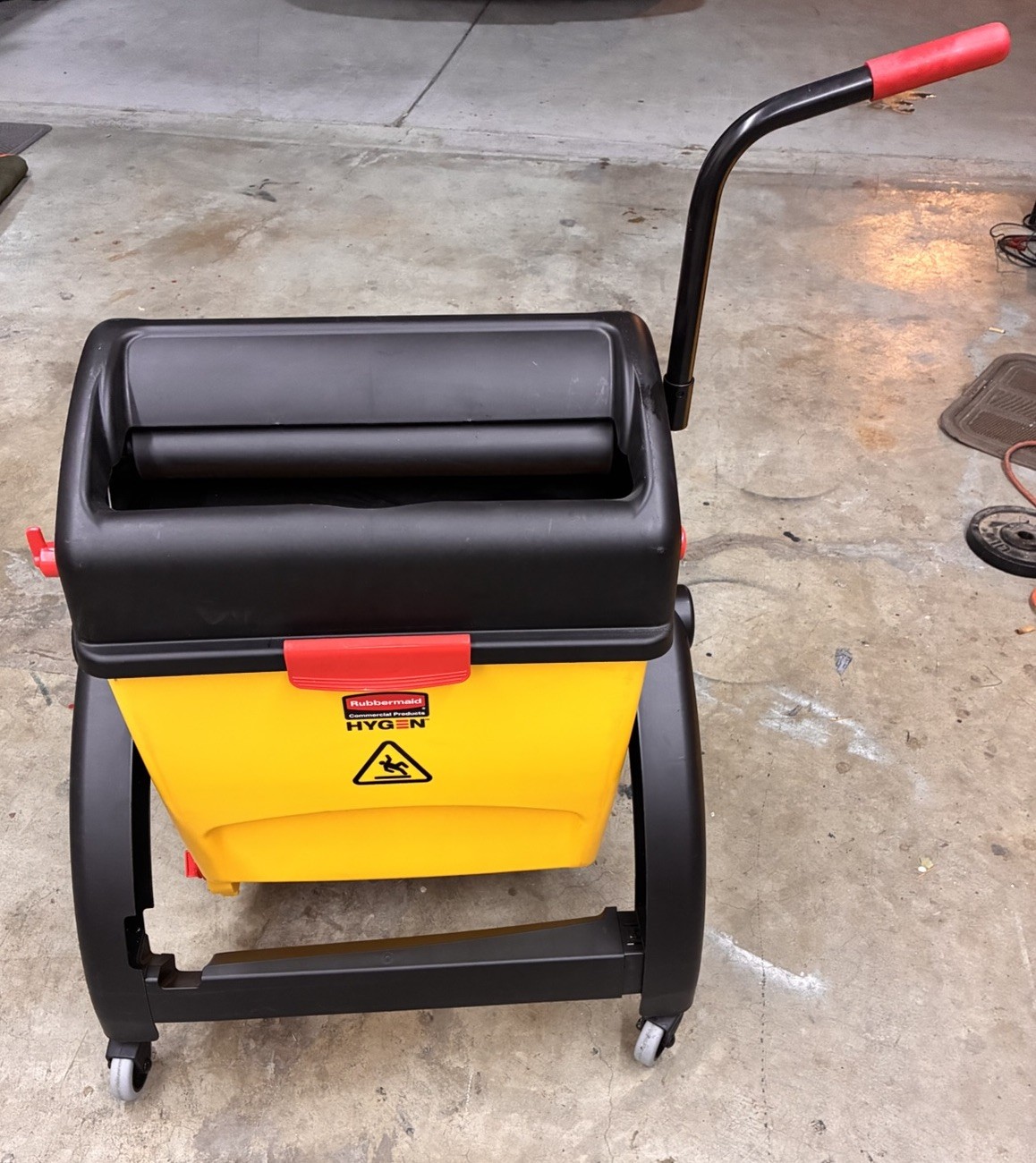 Rubbermaid HYGEN Industrial Mop Filter Bucket Combo Wringer Clean Water System