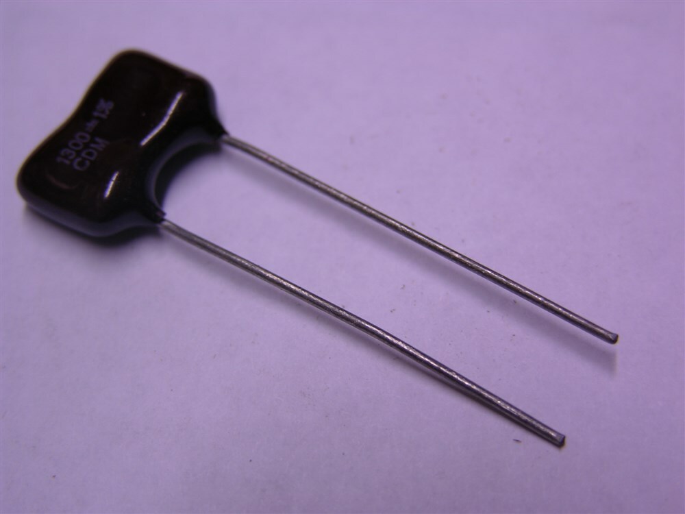 10 Cornell Dubilier CD19FD132F03 1300pF 500V 1% Dipped Silver Mica Capacitors