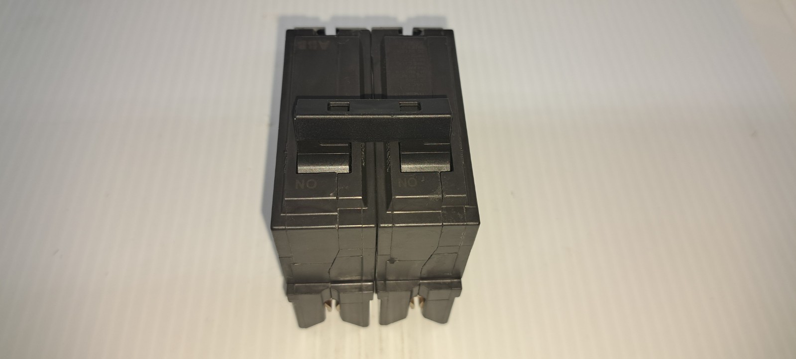 ABB THQL2115 2 Pole 15 Amp 120/240 Volt Plug On Circuit Breaker THQL2115A NEW