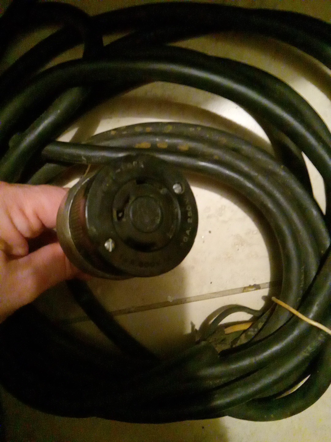 Hubbell HBL 10A 600V A.C. 20A 250V Twist-Lock Plug Wire Cord MSHA – 32′ 6″ Long