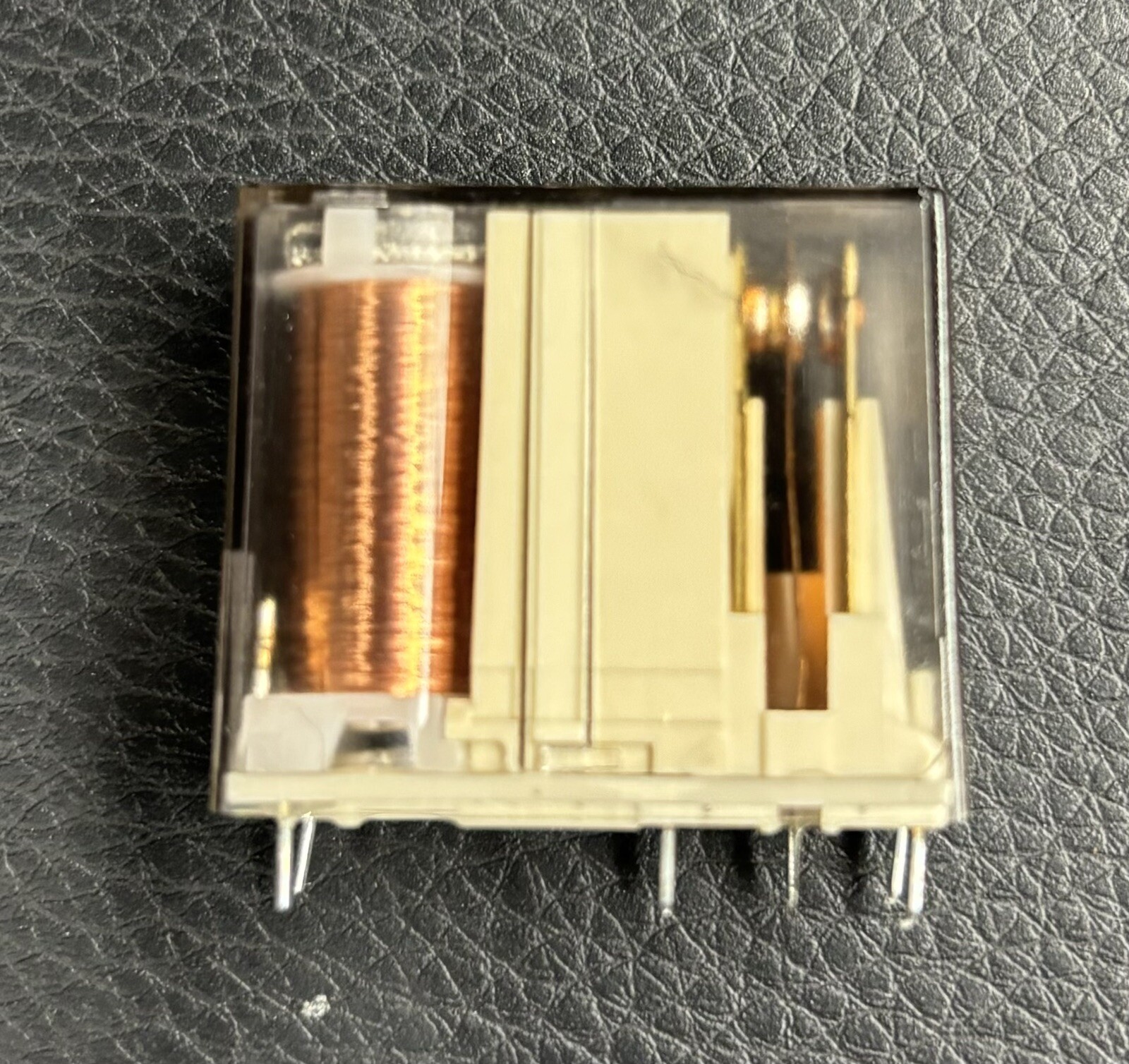 PCB Mount SCHRACK Relay 24V dc Coil 16A Switching Current
