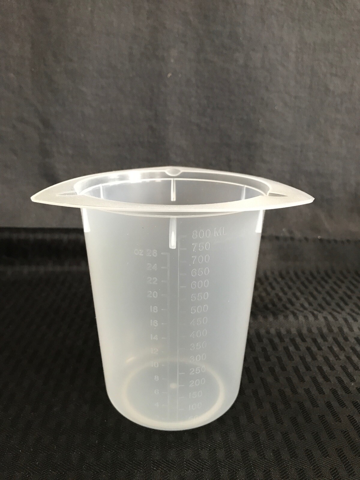 (9) FISHERBRAND 800mL Tri-Cornered Polypropylene Dual Scale Graduated Beakers