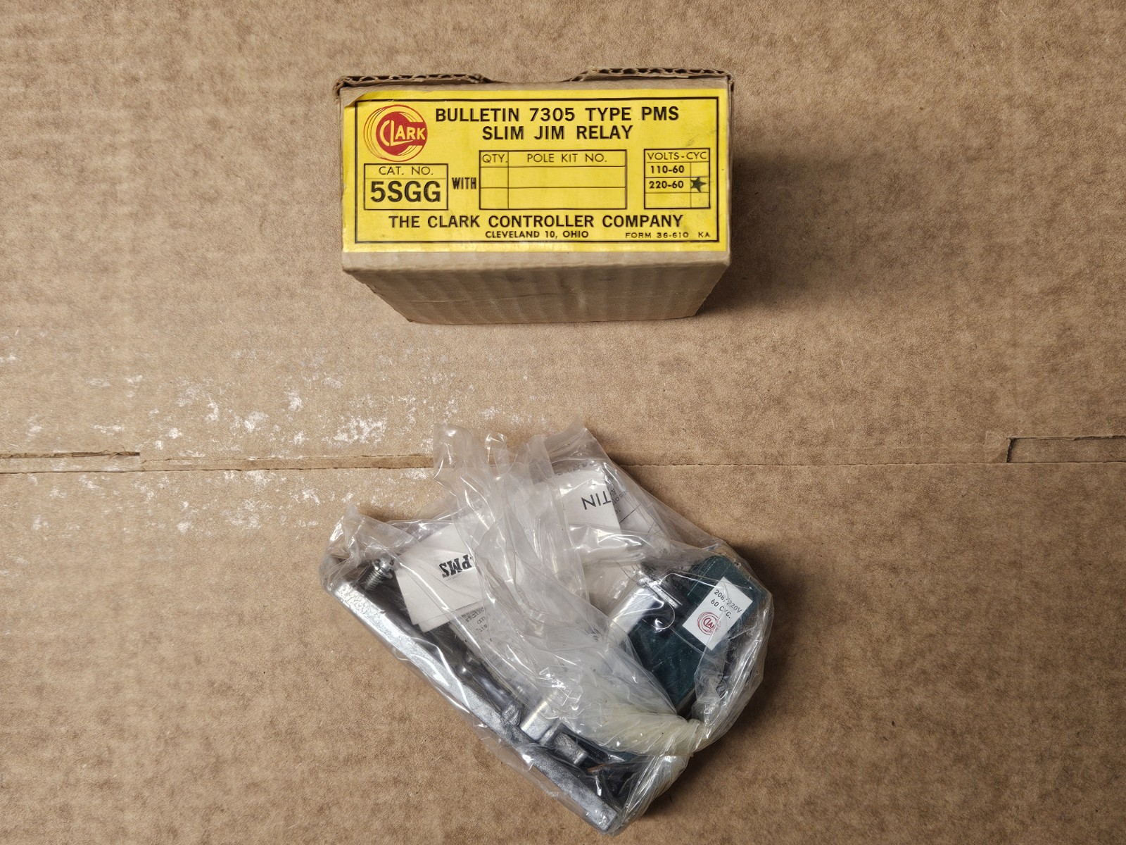 Joslyn Clark 5SGG-76 Slim Jim Relay Bulletin 7305 220-60
