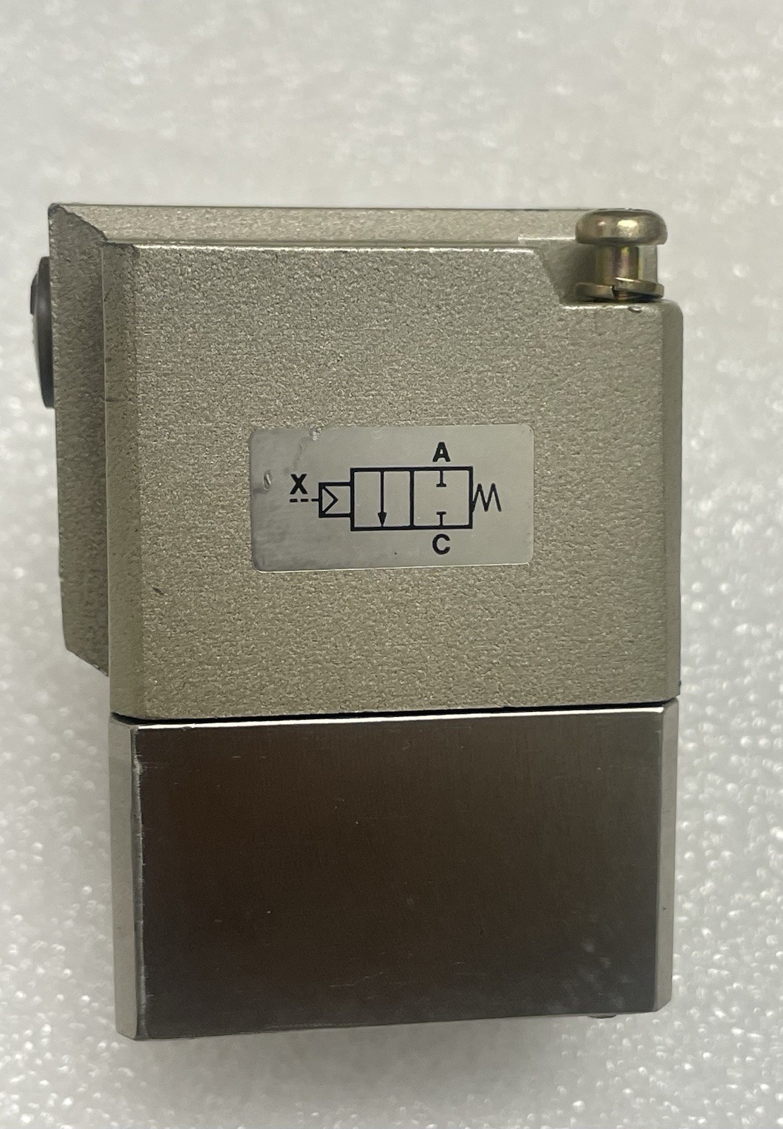 CKD GNAB1-5-0-D Pneumatic Valve, N.C.