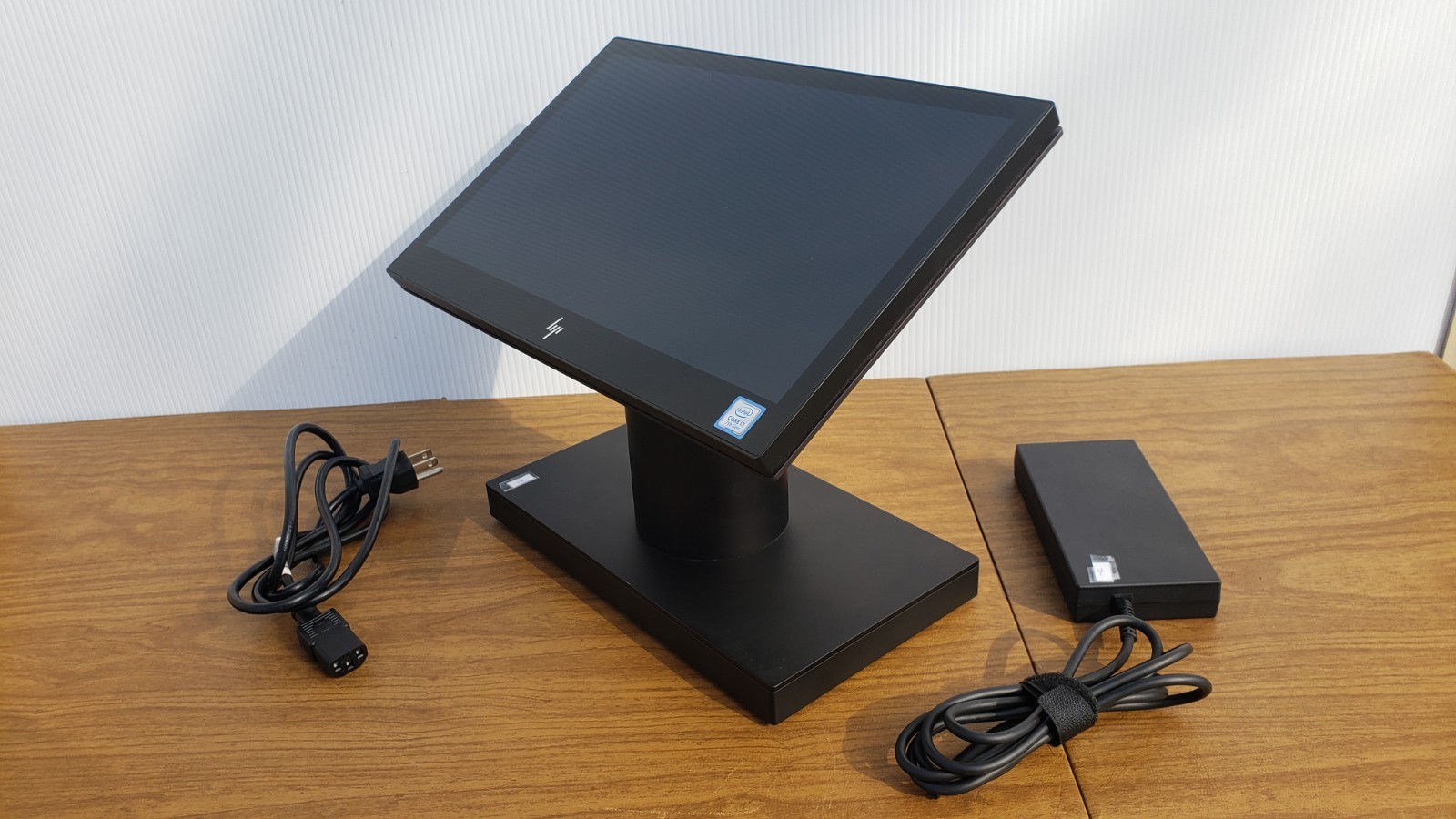 HP Engage One 143 AIO PC i3-7100U 2.4GHz 8GB 128GB SSD Touchscreen Ubuntu Linux