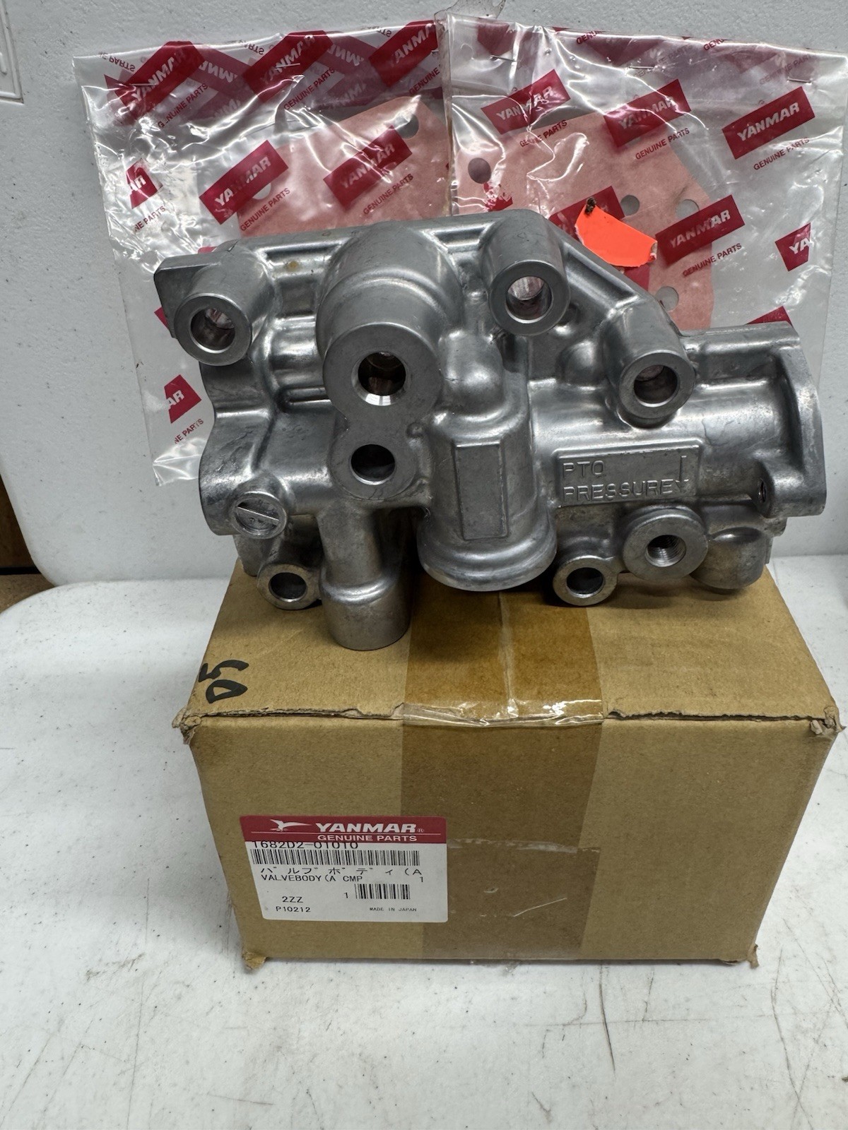 Yanmar Valve Body Part# 1682D2-00010/1682D2-00011