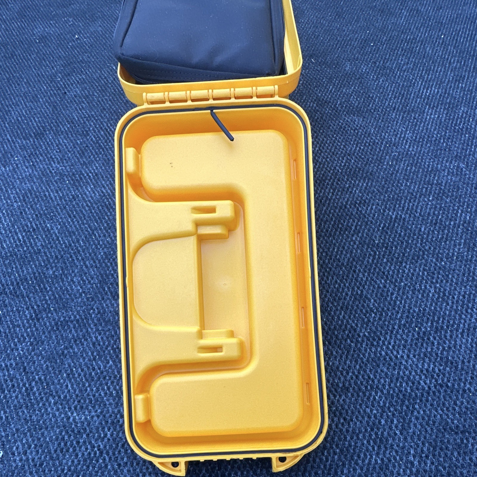 Fluke 175 True RMS Multimeter 6000 Count CAT III 1000V w/ Leads & Case