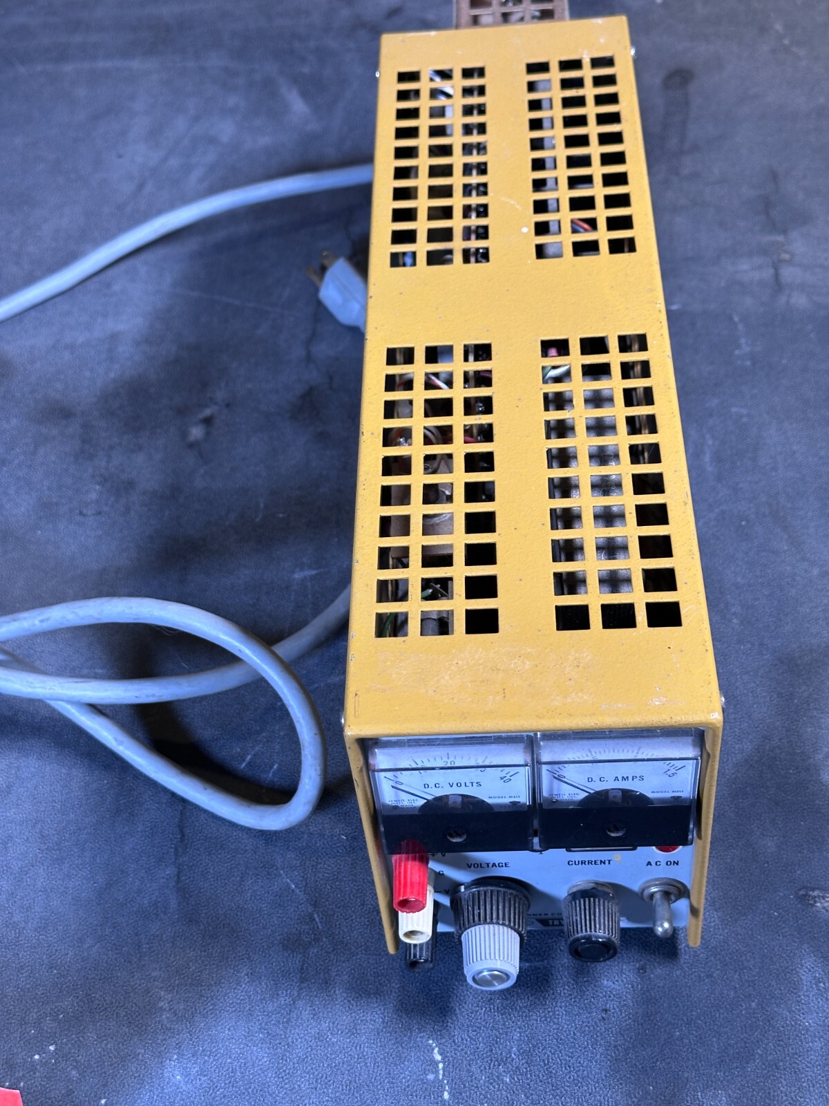 TRYGON ELECTRONICS HH 32-1.5 0-32v 1.5a USED DC POWER SUPPLY