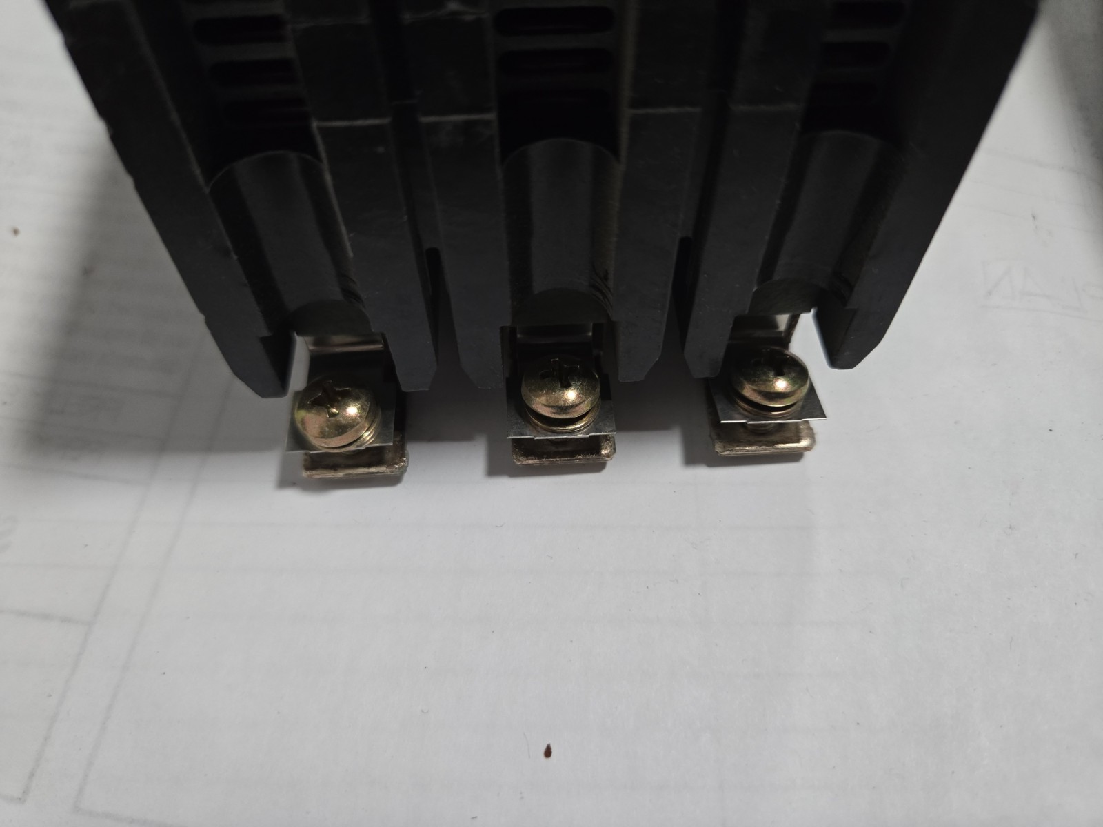 1-GE TEY330 Circuit Breaker 30 Amp Bolt-On 480y/277V