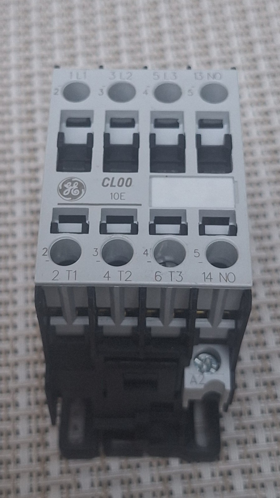 GE CL00A310TJ IEC Contactor 10A 3-Pole 110/120V AC Coil Aux 1NO AC-3