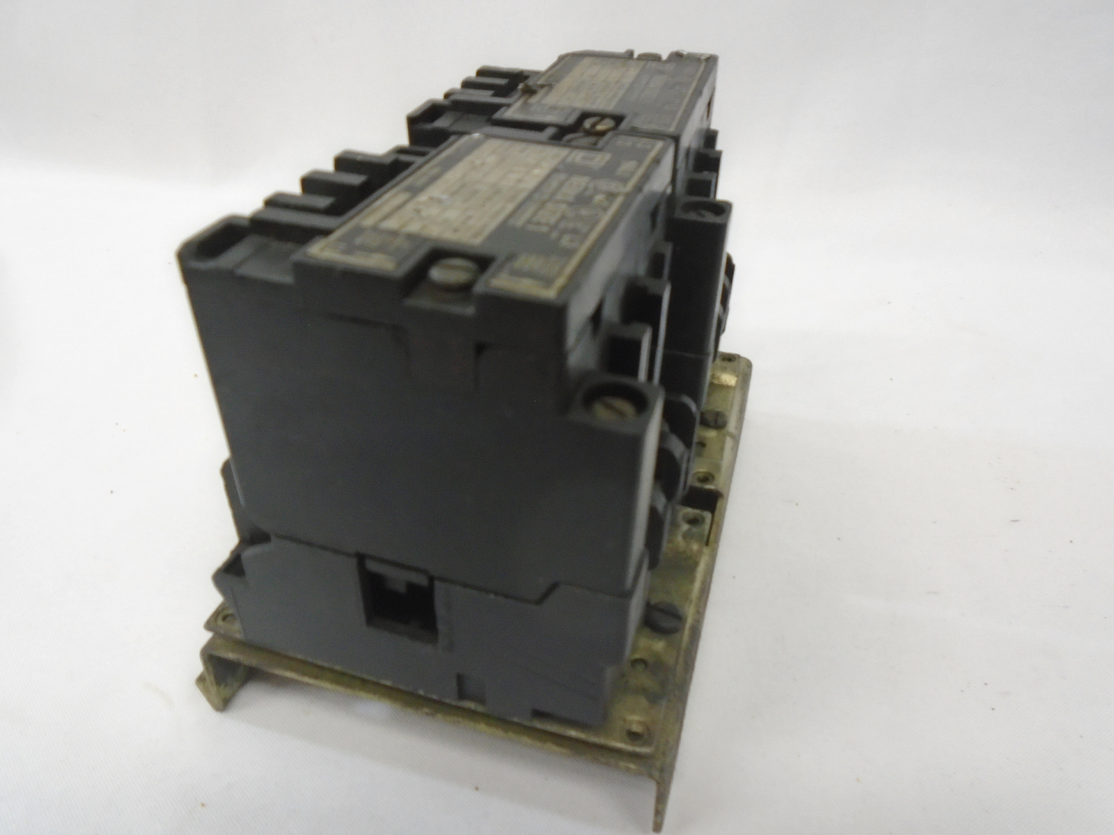 SQUARE D 8536 SCG / 8736 SCO3 SERIES A STARTER 3-PH SIZE 1 w/120V COIL
