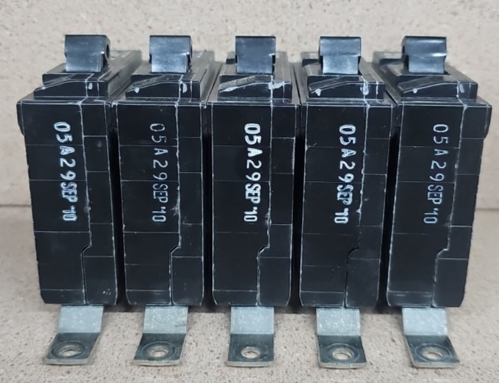 LOT OF 5 B120 SIEMENS BL 1 pole 20 amp 120 volt Bolt On Circuit Breaker BL120 **
