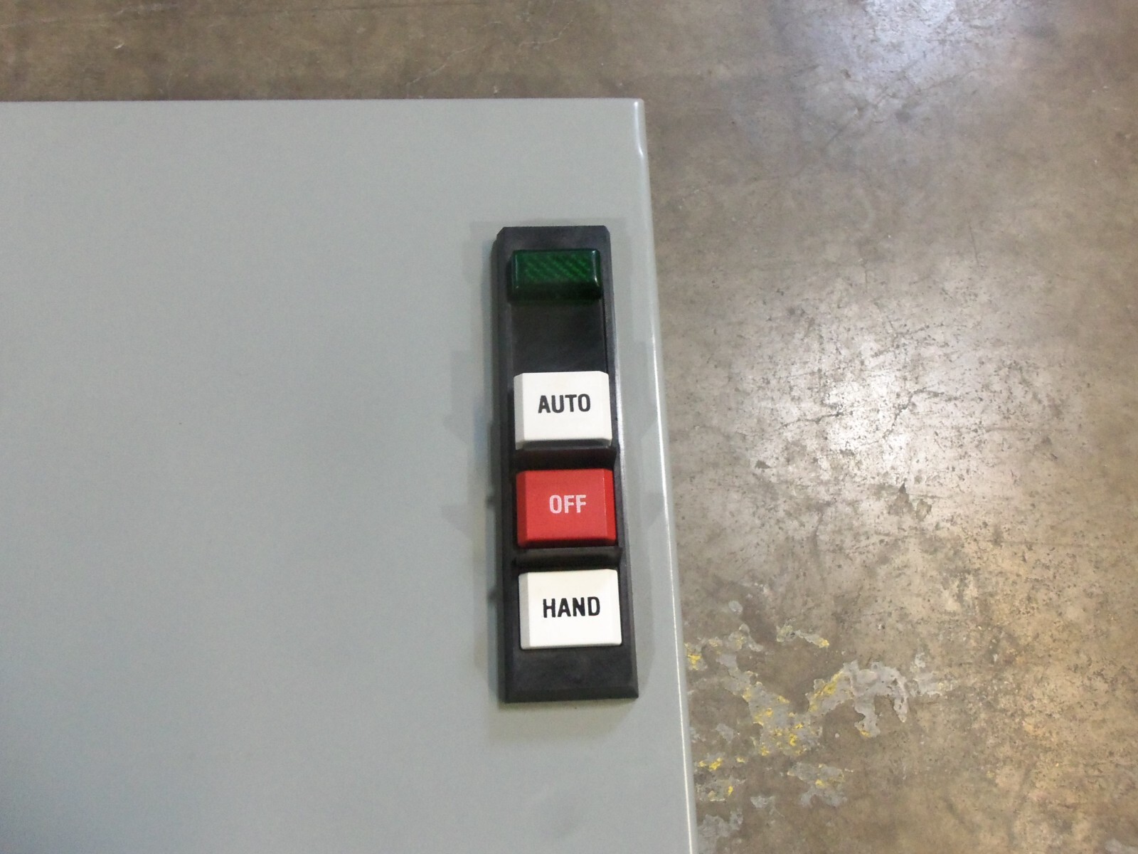 NEW CUTLER HAMMER ECL03C1A6A LIGHTING CONTACTOR ELECTRICALLY HELD SERIES AK