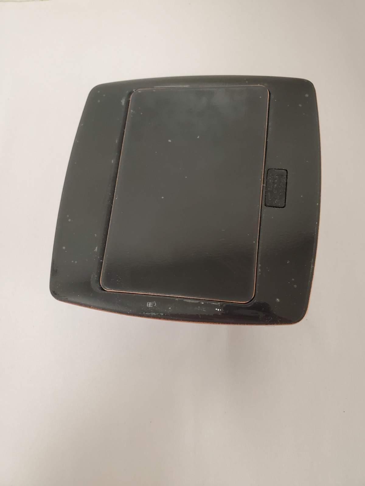 *READ DESC* Leviton Pop-Up Floor Box w/ 3.6 Amp USB Charger 15 Amp Outlet Bronze