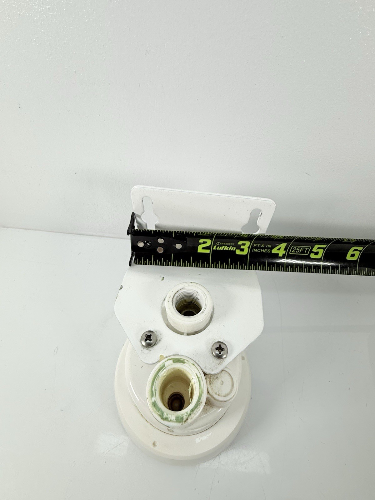3M Aqua-Pure water filter system head unit. 3/8 replaceable cartridges.