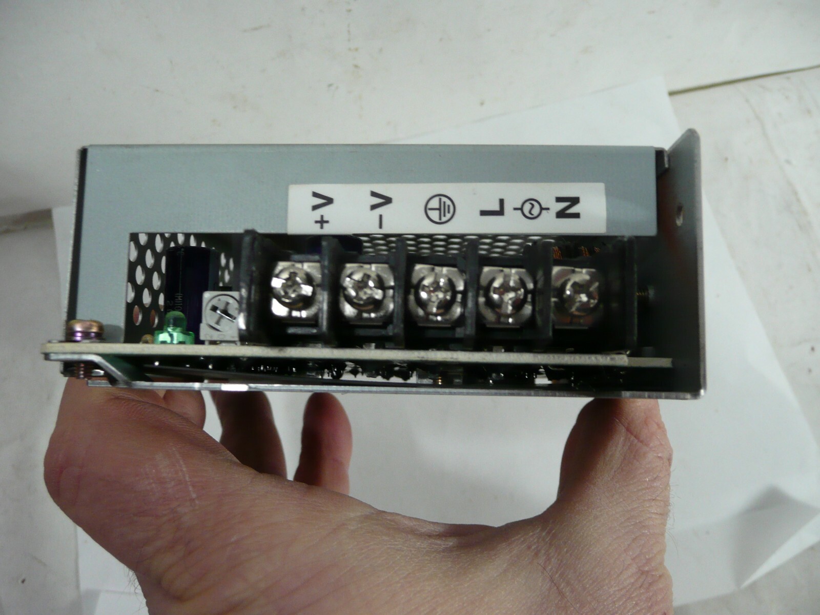 NEW OMRON S82J-02524D POWER SUPPLY INPUT AC100-240V 50/60HZ 0.8A OUT DC24V 1.1A