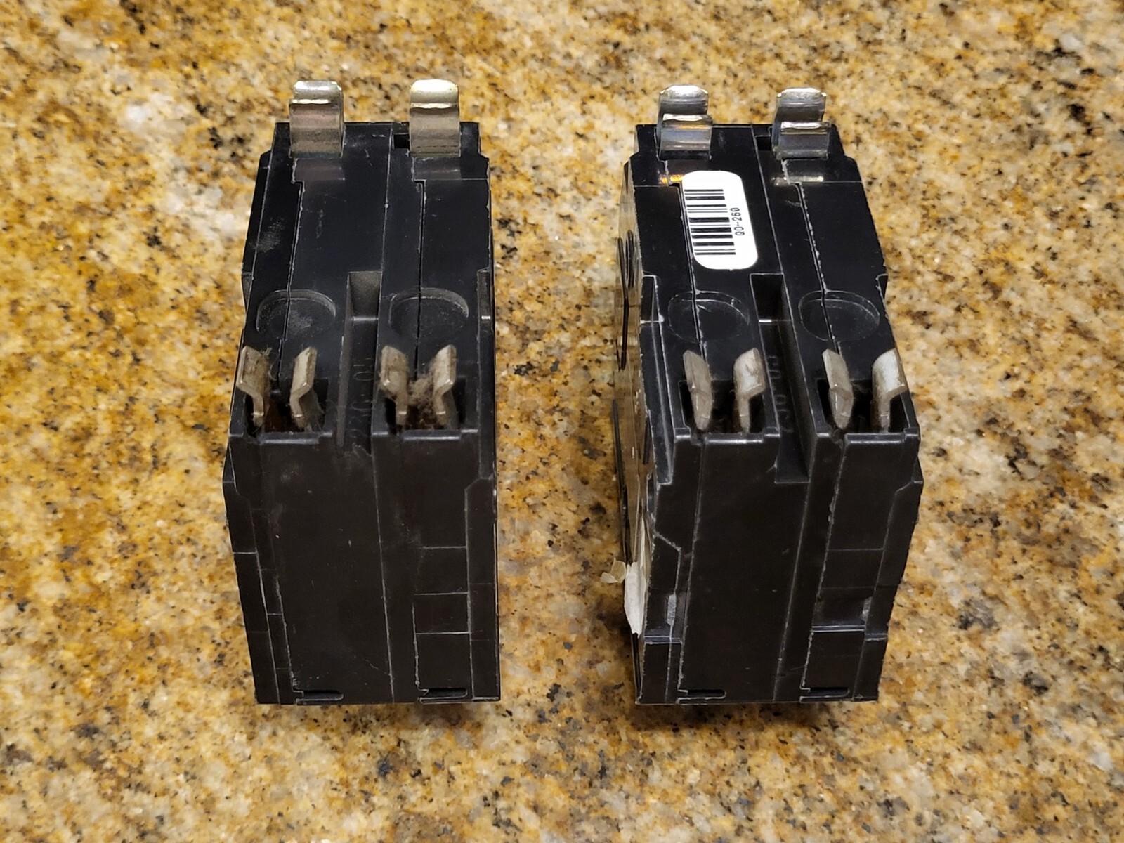 (2) Square D QO260 2 Pole 60 Amp 120 240V AC Plug On Yellow Circuit Breakers