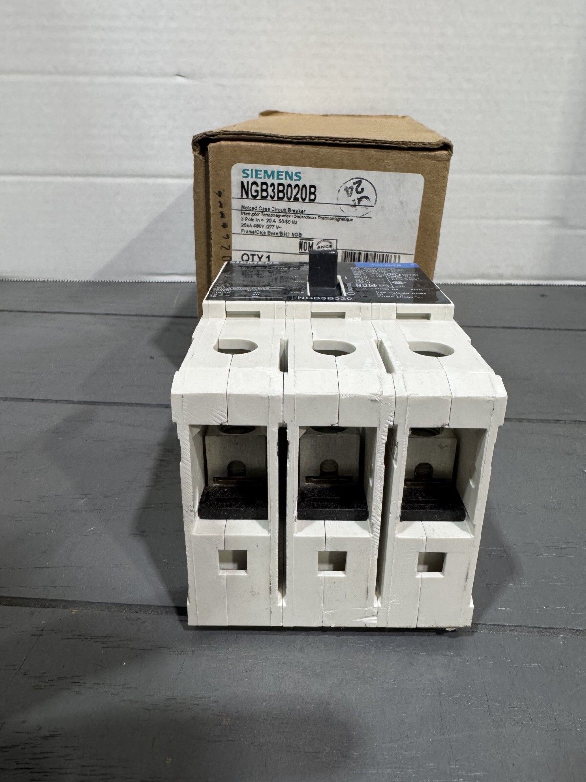 NEW IN BOX SIEMENS NGB3B020B (3P-20A-480V-35k AIC) *SHIPS SAME DAY UPS*
