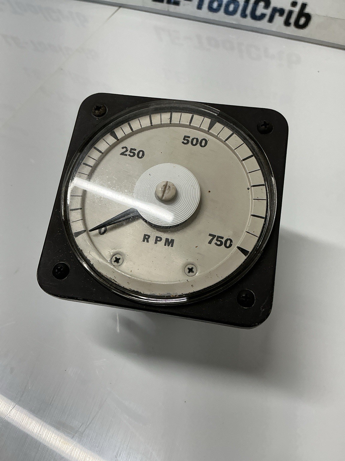 GE DB18 D-C Voltmeter Tachometer 0-750 RPM Panel Meter Model 8DB. AC-544