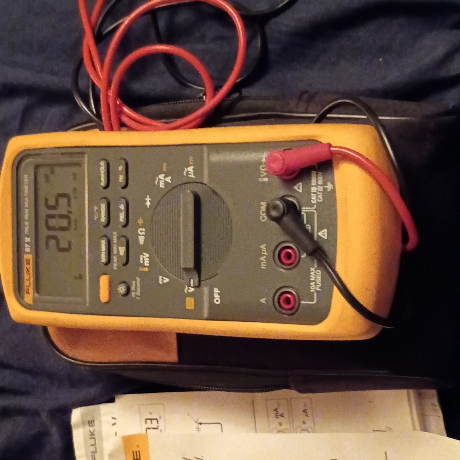 Fluke 87V True RMS Digital Multimeter CAT III 1000V 6000 Count Leads Case