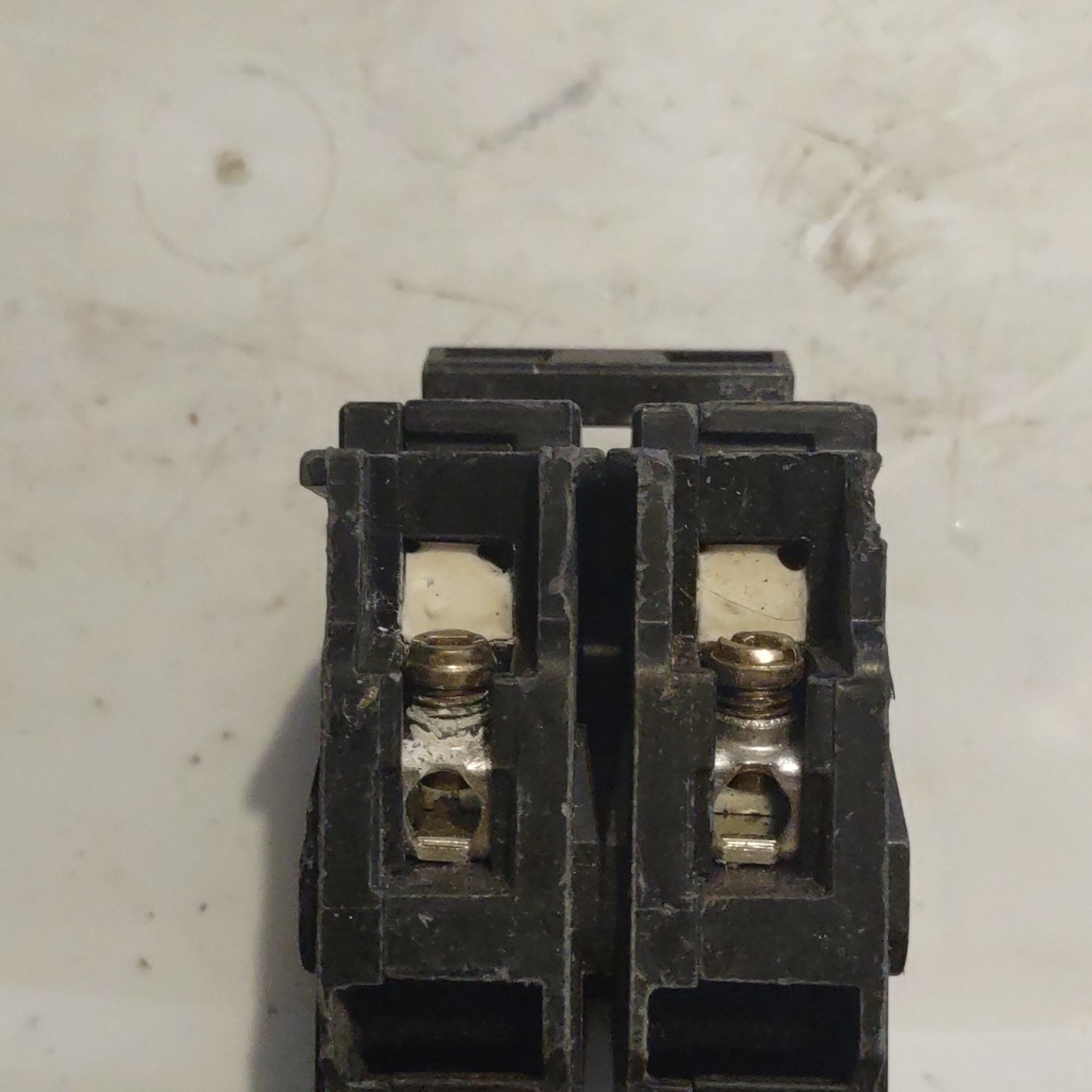 Siemens QF 40A 2-Pole Plug-In Circuit Breaker 201-250V Thermal Protection