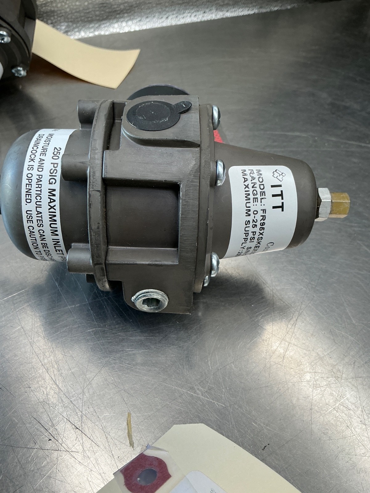 ITT FR95XSKEX1C Industrial Air Regulator 0-25psi, 250psi max inlet