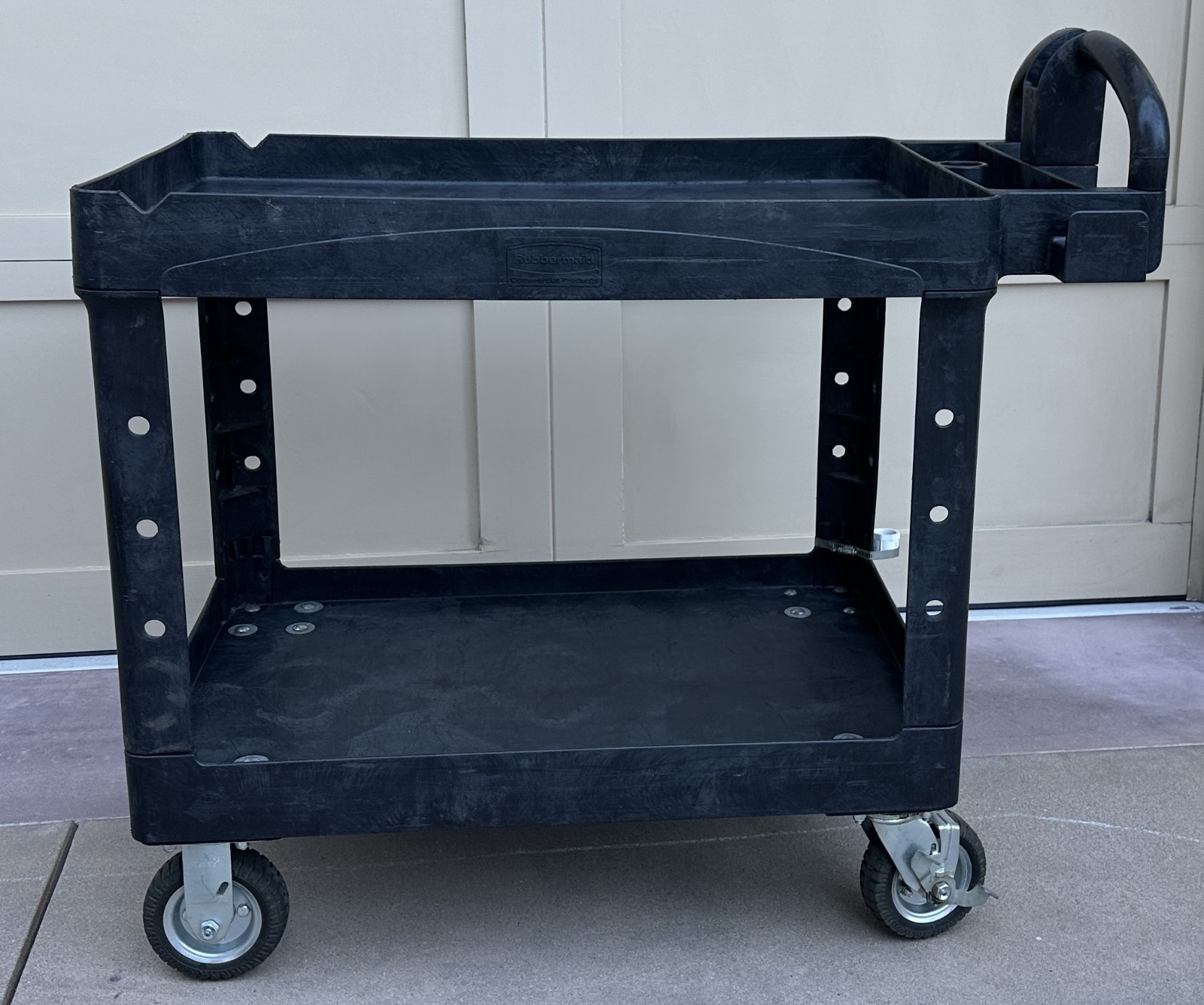 Rubbermaid FG452088BLA Commercial Heavy-Duty Utility Cart – Very Good Condition