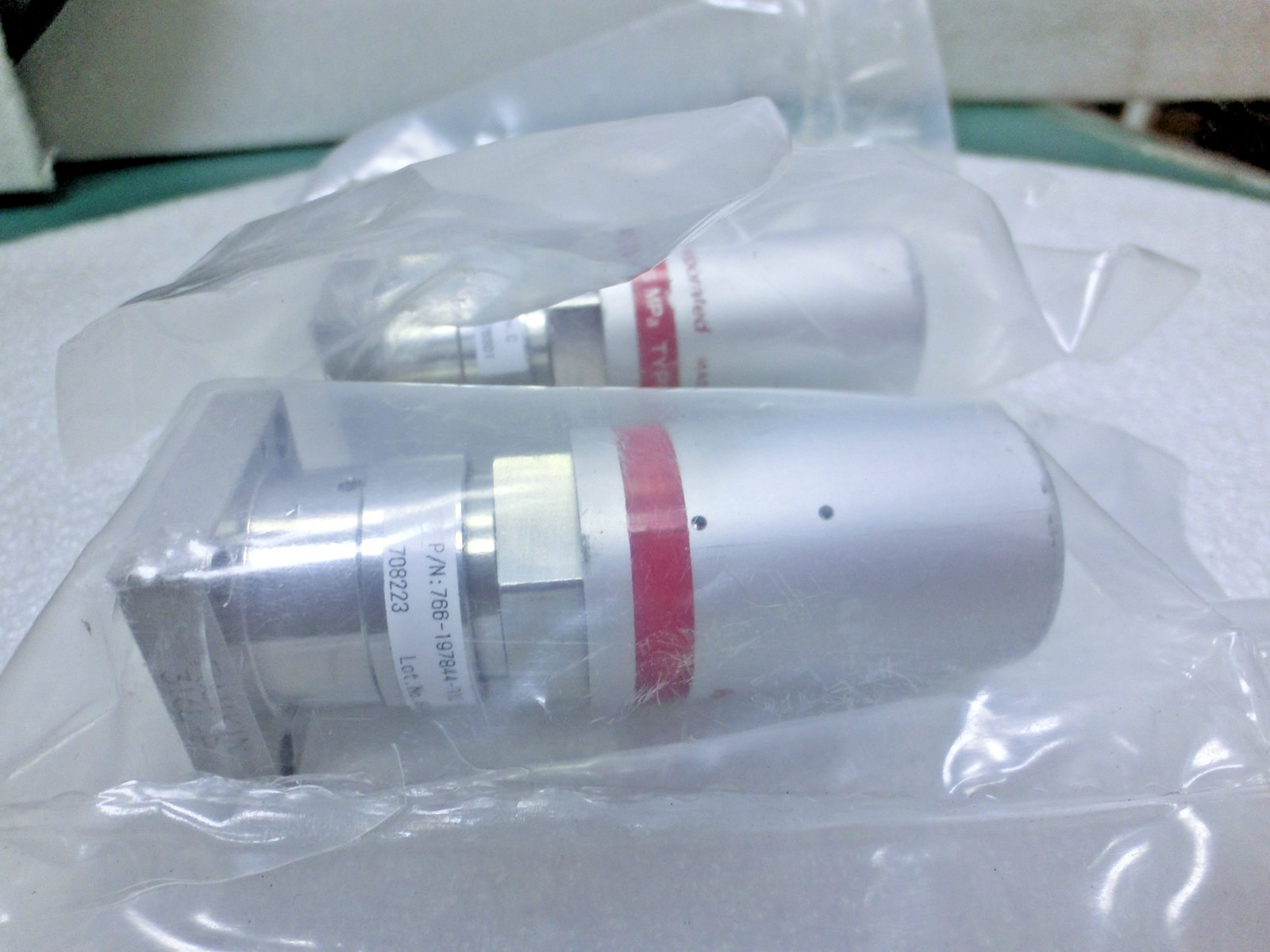 Lot of 3 Fujikin 708223 Lam 766-197844-310 Rev C O.P. 0.5~0.6mPa N.C. Valve~9929