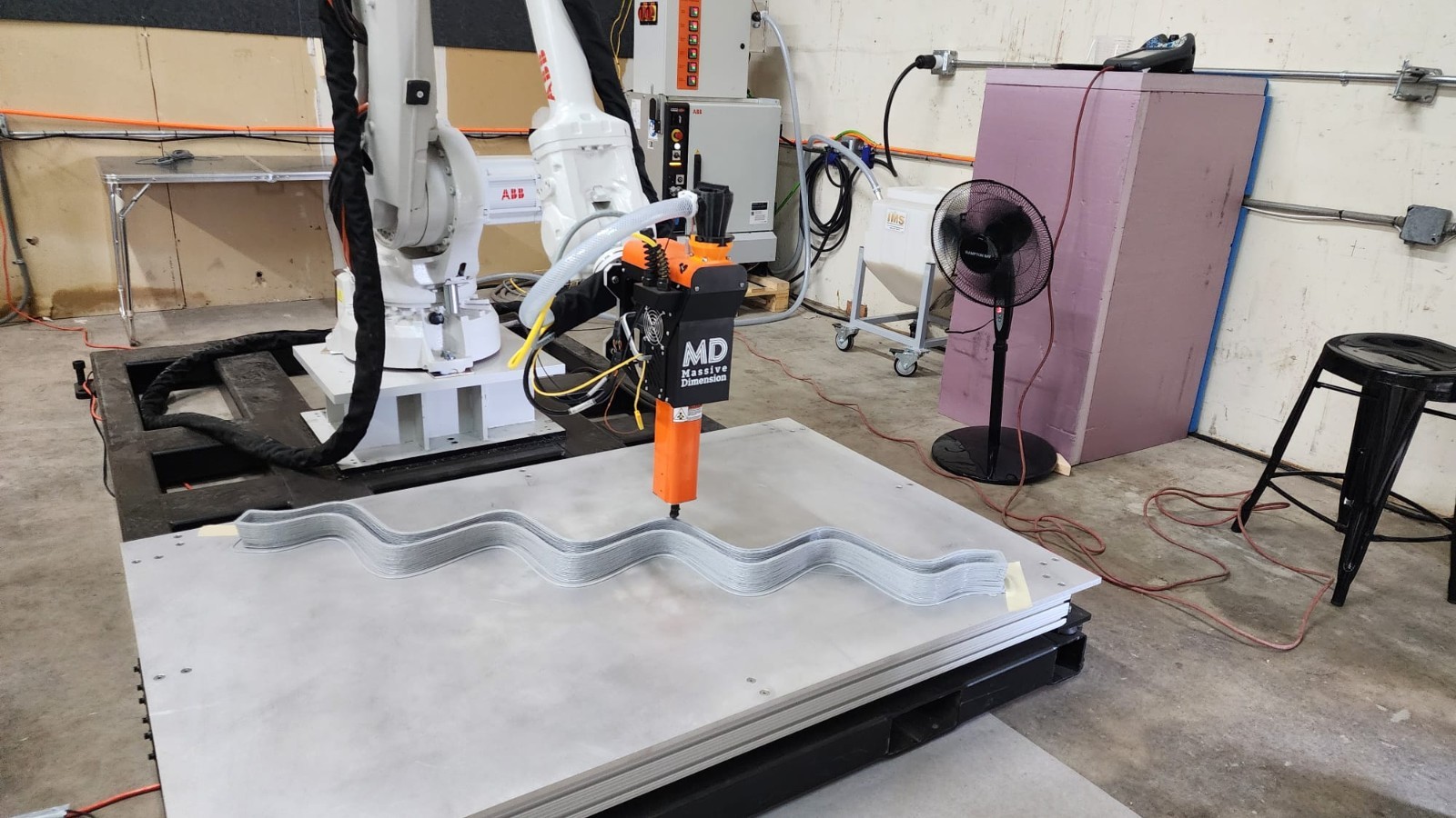 Industrial LFAM 3d printer Massive Dimension MDPE-10 / ABB 4600, 3’x5′ print bed