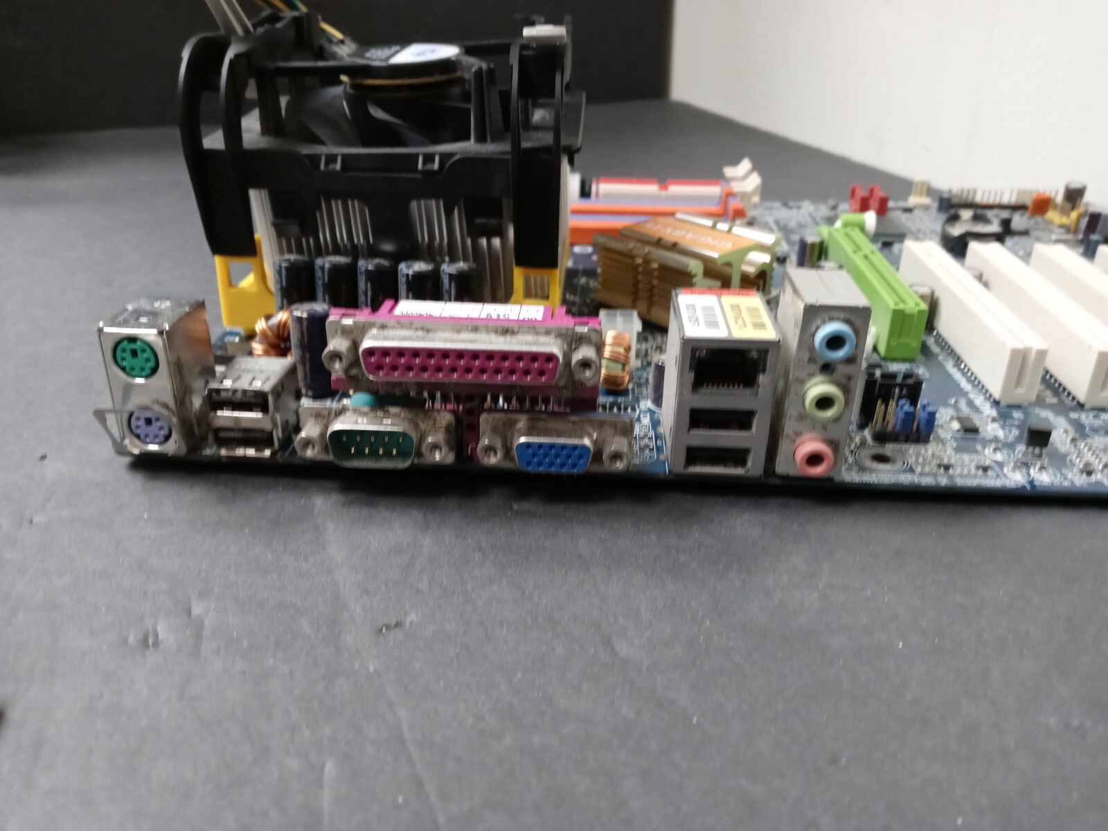 Used GIGABYTE GA-81G1000-G with I/O SHIELD +INTEL PENTIUM 4 3.0GHZ