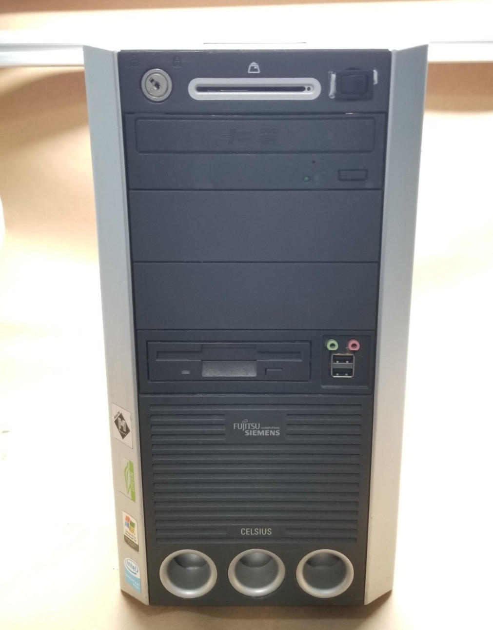 Fujitsu Siemens CELSIUS W340 (D2156) Pentium 4 1GB RAM, Win COA Meteor-II RS-232
