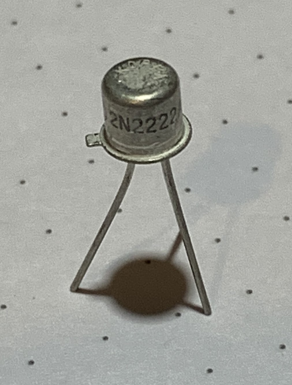 2N2222A Genuine Motorola TO-18 NPN Amplifier and Switching Transistor, 5 Each