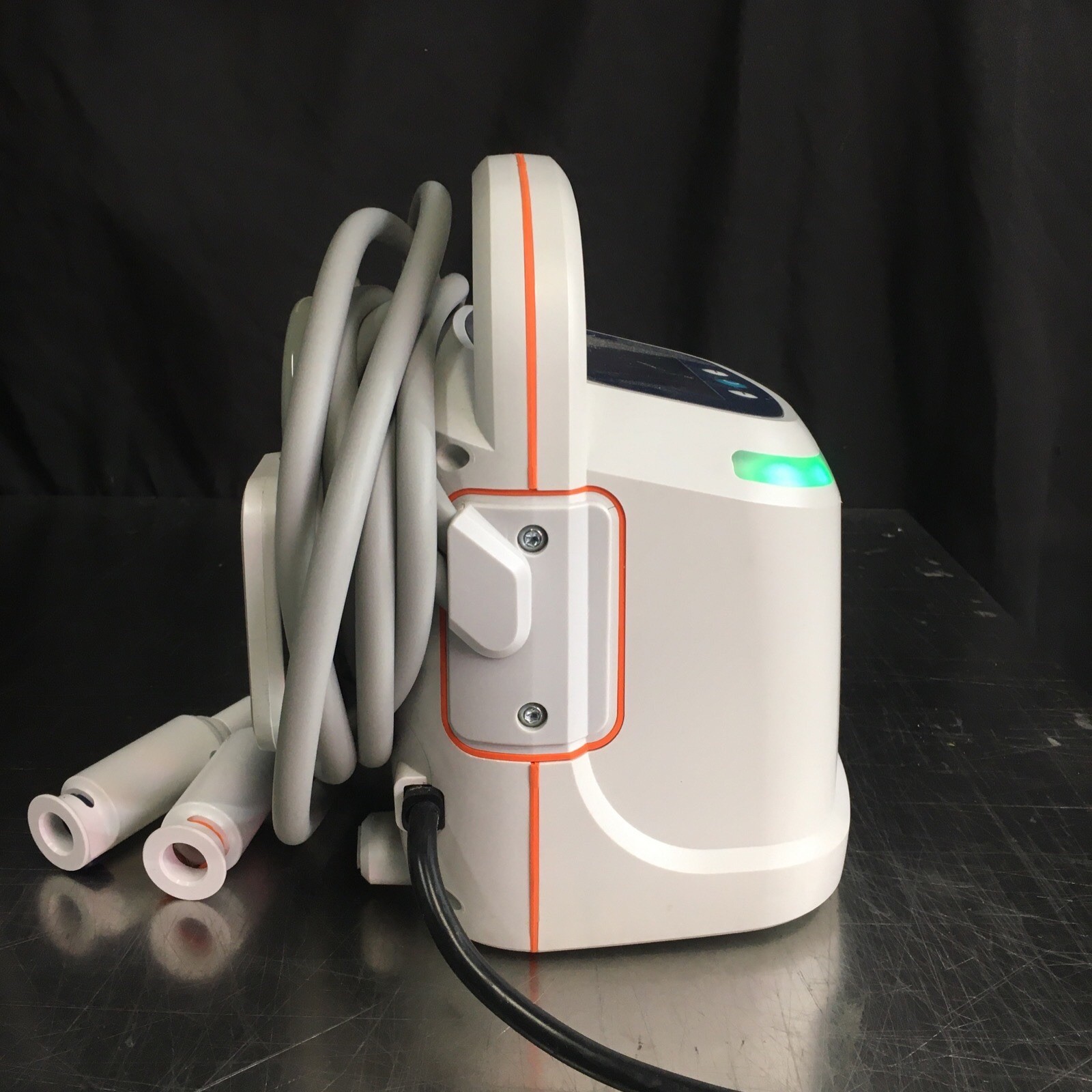 Arjo Flowtron ACS900 Continuous Sequential DVT Pump W/ New 28′ Thigh Garment