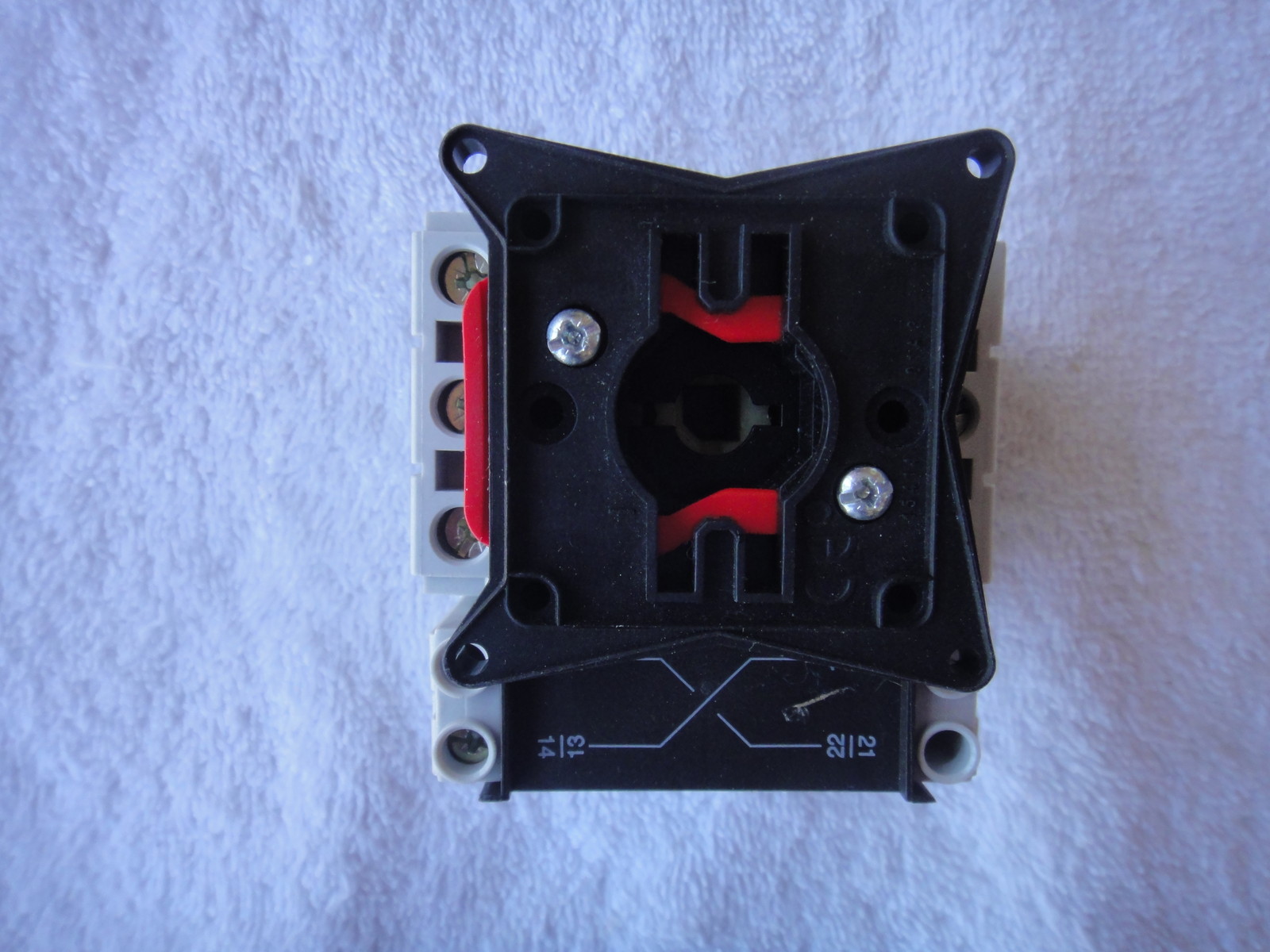 Schneider Electric 3 P Isol Load Break Switch 25A V0 IEC/EN60947-3 w/12A VZ7