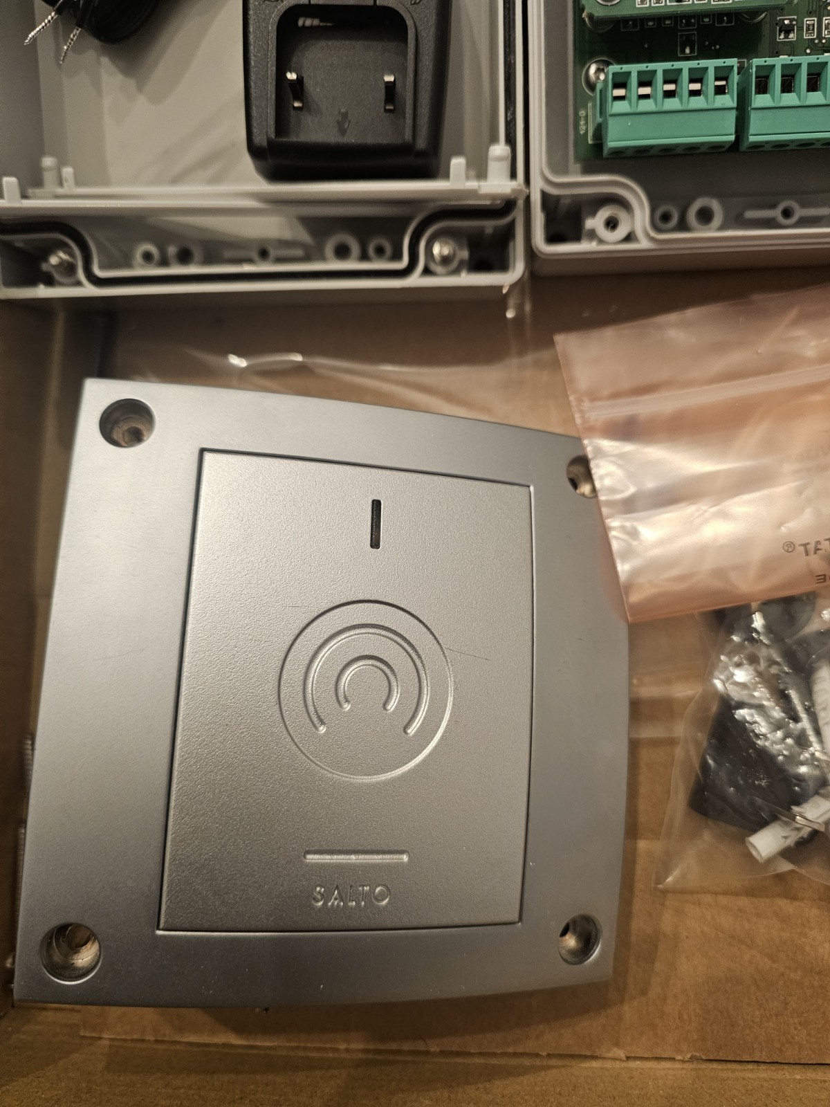Salto UBOX9000US / CU50ENSVN “Hot-Spot” with WRM9000 reader