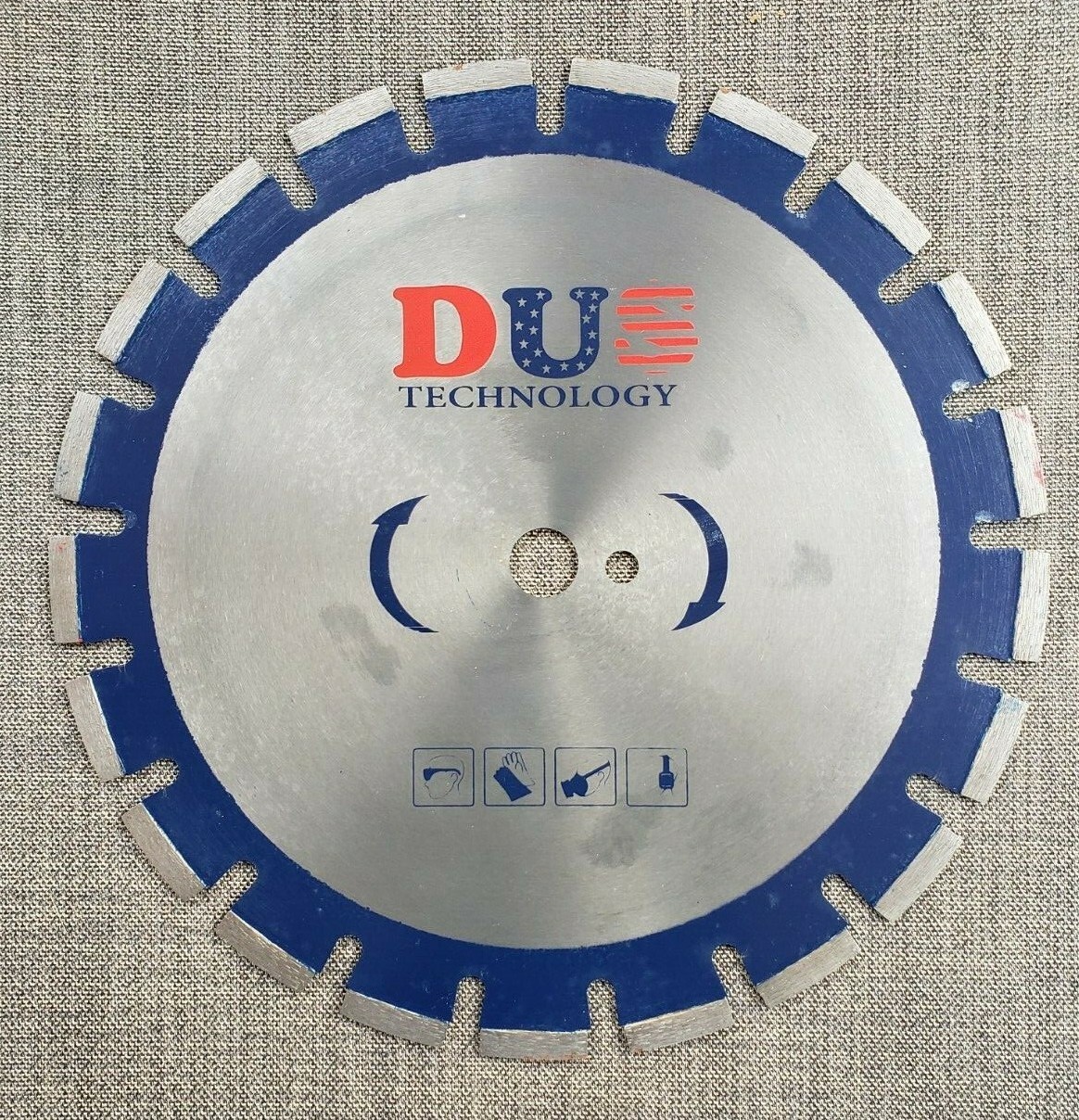 Diamond Saw Blade – Asphalt 14″ x 1″ bore, 21 teeth, 3.2x39mm segments CLEARANCE