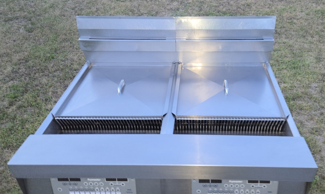 Frymaster Double Fryer Model#: FPLHD265GNC, Natural Gas, Filtration! Xtra Clean!