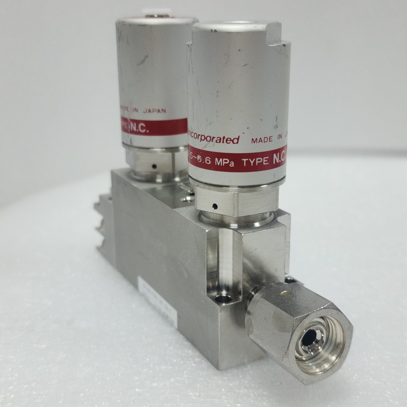 Lam 766-077821-501 R C , C No. 567512, Fujikin 0.5~0.6 Mpa NO Valve Assy,+97157