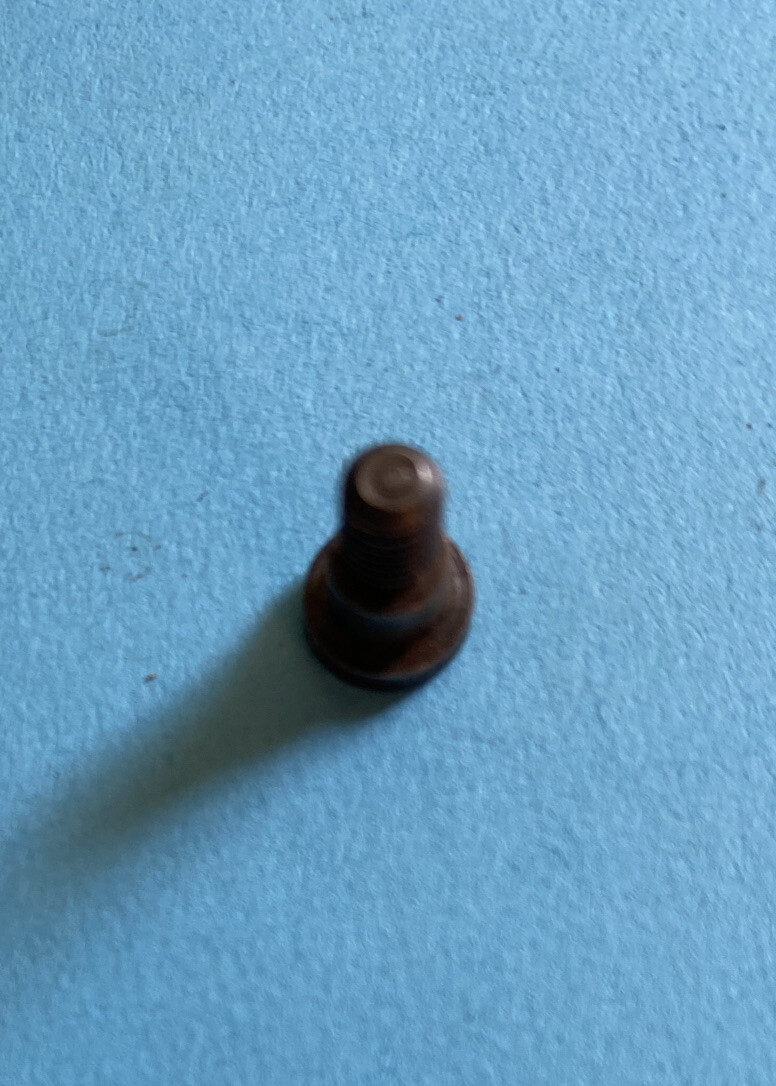 *NOS* 86-SINGER-SCREW FOR SEWING MACHINES-FREE SHIPPING*